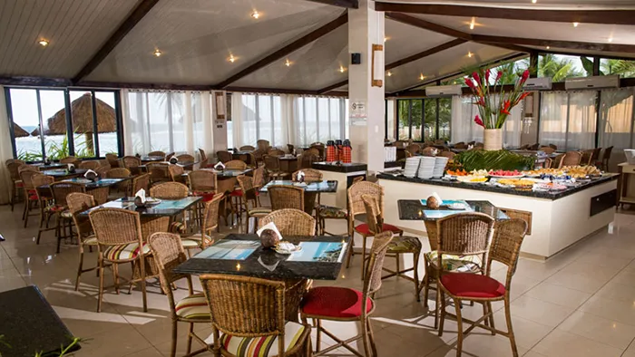 O restaurante do Village Barra de São Miguel O restaurante do hotel