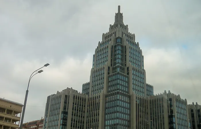 Prédio de Moscou, Rússia Grande assim, este prédio, certamente, é da "era stalinista"