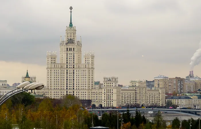 Uma das 7 Irmãs, em Moscou, Rússia Este é um dos 7 arranha-céus da era stalinista