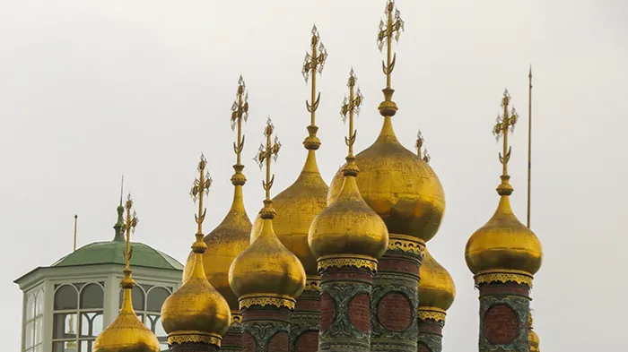 A cúpulas do Palácio Terem, no Kremlin de Moscou, Rússia A cúpulas do Palácio Terem