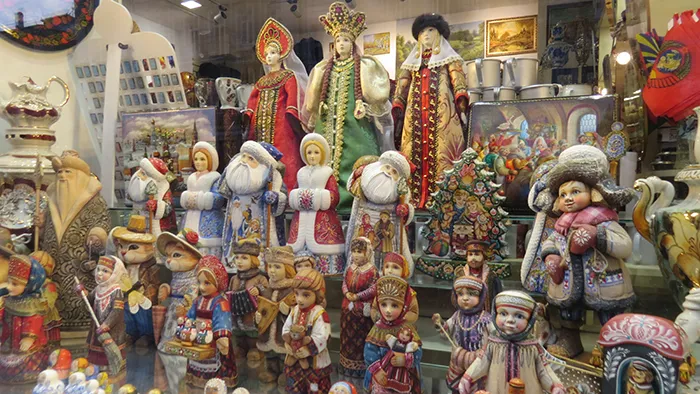 decoração natalina, em Moscou, Rússia O rico artesanato em madeira é lindo