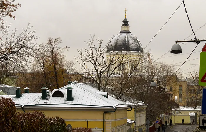 Da janela, neva em Moscou, Rússia Neve sobre Moscou