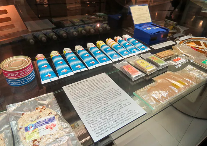 comida de astronauta, no Museu da Cosmonáutica, em Moscou, Rússia