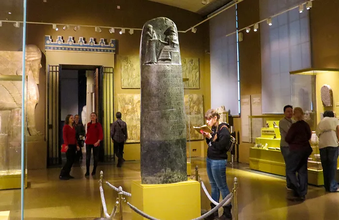 Réplica do Código de Hamurabi, no Museu Pushkin de Belas Artes, em Moscou, Rússia Código de Hamurabi