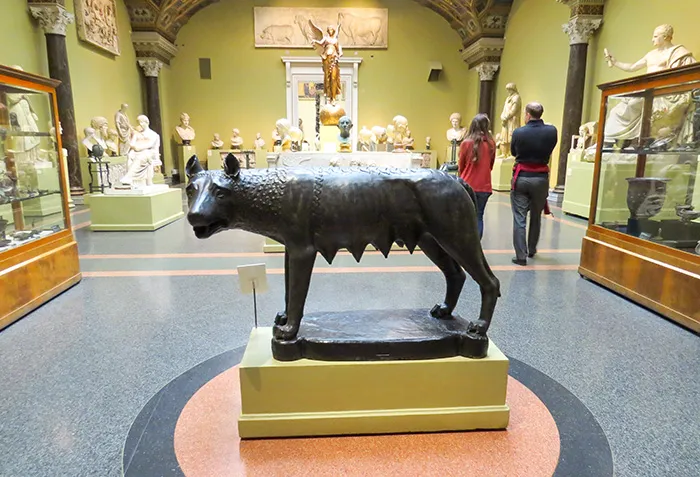 Museu Pushkin de Belas Artes: uma jornada pela arte e história russa 7 A loba, mas sem Rômulo e Remo