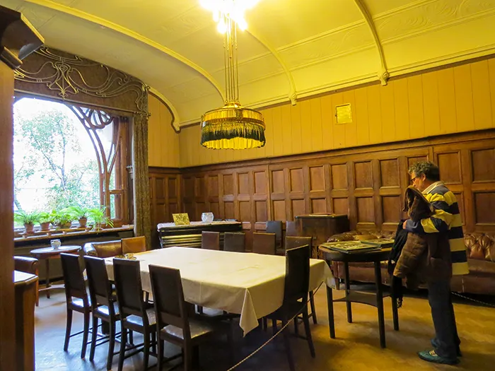 Sala de jantar na Casa de Gorki, em Moscou, Rússia Sala de jantar para oito. Mas a casa acomodava em torno de cem pessoas