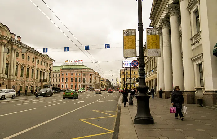 Nevskiy Prospekt, via principal da cidade de Saint Petersburg