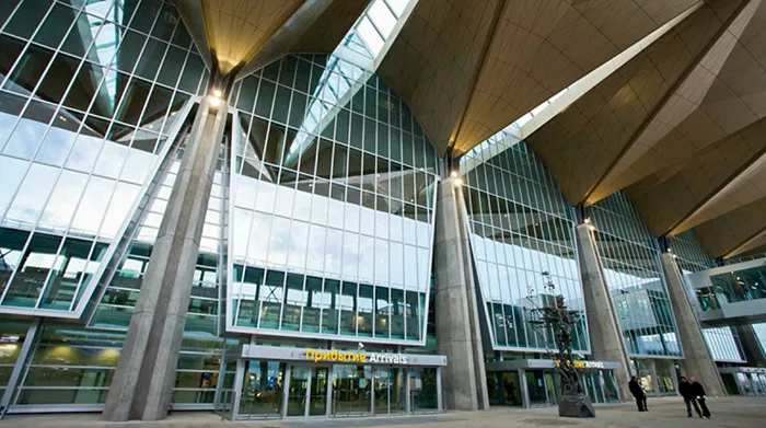 Aeroporto de Pulkovo, em São Petersburgo, na Rússia Fachada do aeroporto de Pulkovo, em São Petersburgo