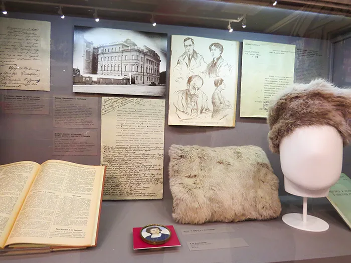 Objetos de Aleksandra Kollontai, no Museu da História Política Russa, em São Petersburgo, Rússia Aleksandra Kollontai, no Museu da História Política Russa