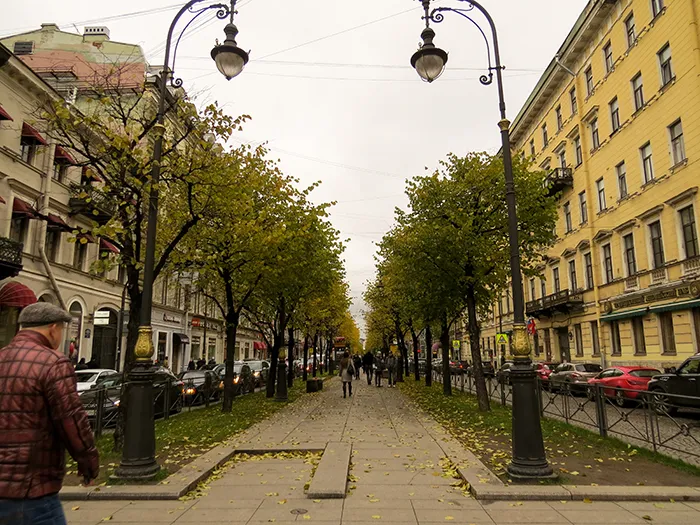 Uma rua de São Petersburgo, na Rússia A rua do hotel: Bolshaya Konushennaya, em São Petersburgo