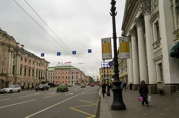 Avenida Nevsky Prospekt, em São Petersburgo, na Rússia Avenida Nevsky Prospekt, em São Petersburgo, Rússia