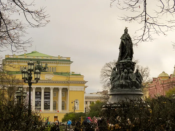 Estátua de Catarina, a Grande, em São Petersburgo, Rússia Catarina, a Grande em São Petersburgo