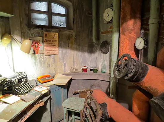Reprodução do apaartaemnto da poeta Yulia Voznesenska, no Museu da História Política Russa, em São Petersburgo, Rússia poeta Yulia Voznesenskaya