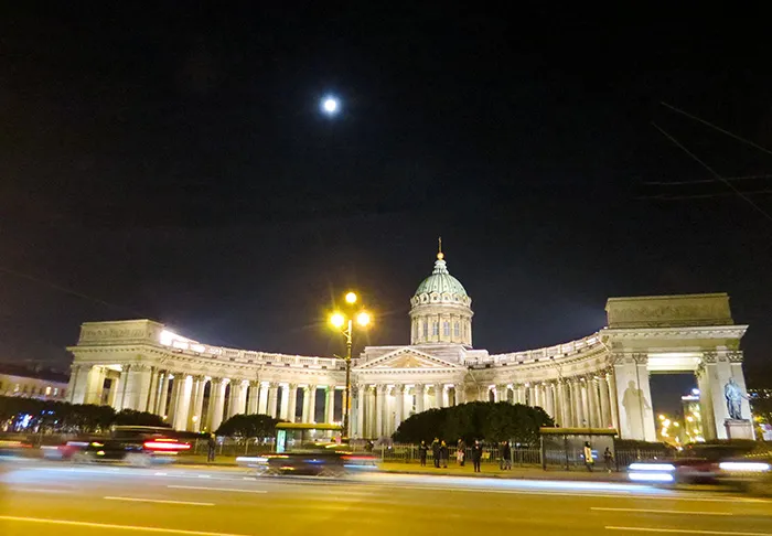 Catedral de Nossa Senhora de Kazan, em São Petersburgo, na Rússia A Catedral de N. Sra. de Kazan, em São Petersburgo, Rússia