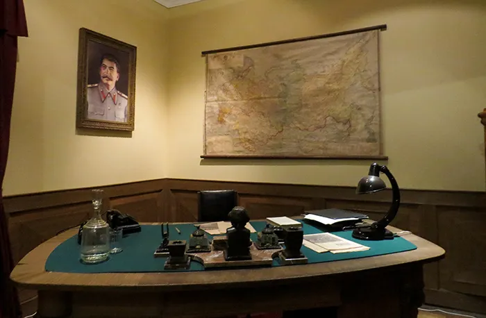 Mesa de Stalin, no Museu da História Política Russa, em São Petersburgo, Rússia A mesa onde Stalin trabalhava