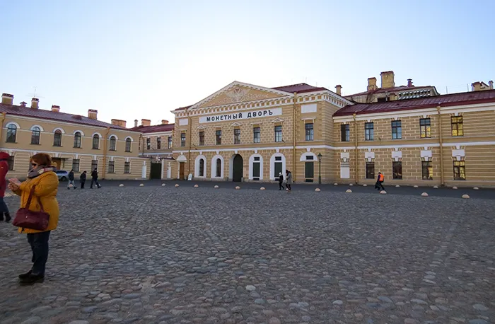 Casa da Moeda, na Fortaleza de Pedro e Paulo, em São Petersburgo, Rússia Casa da Moeda