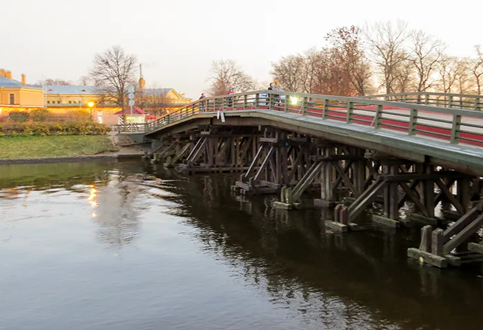 Ponte Ioannovski, em São Petersburgo, Rússia Ponte Ioannovski