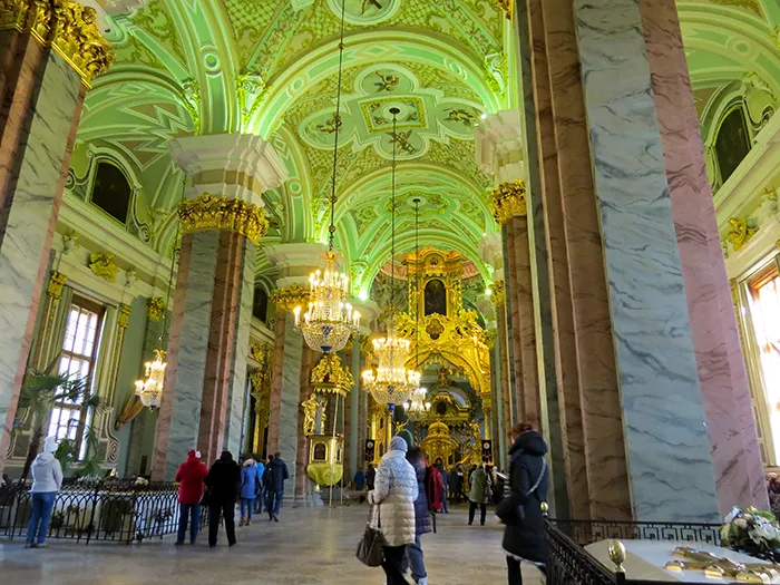 O interior da Catedral de São Pedro e São Paulo, em São Petersburgo, Rússia Catedral de São Pedro e São Paulo.