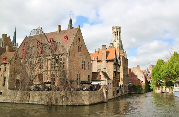 Guia Essencial de Bruges: romance, história e encanto na Bélgica 3 Pelos canais da Bruges romântica