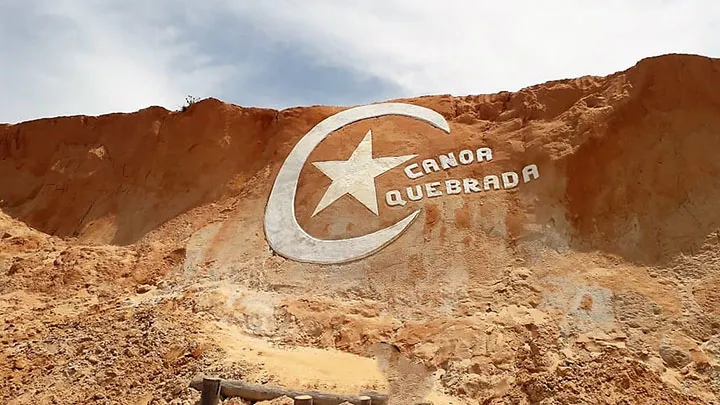 Lua e estrela: cartão postal de Canoa Quebrada