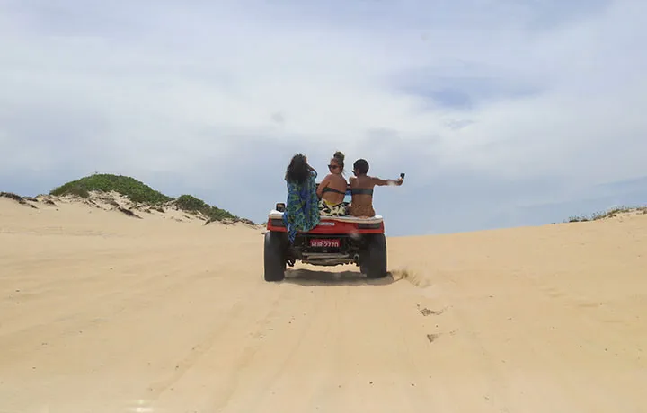 Passeio de buggy em Canoa Quebrada, Ceará Passeio de buggy em Canoa Quebrada, Ceará