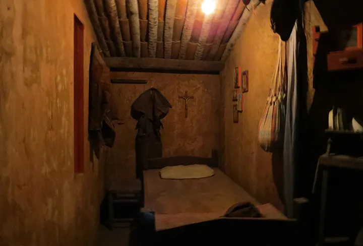 Casa de vaqueiro Quarto e roupa de vaqueiro