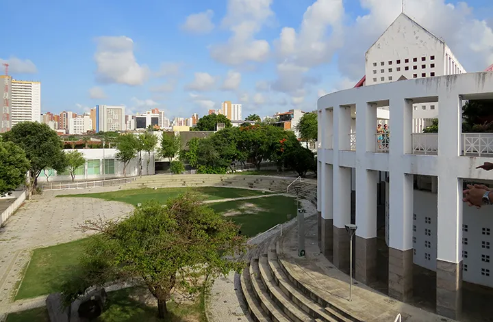 Espaço externo do Dragão do Mar, em Fortaleza, Ceará Praça Verde do Dragão do Mar, em Fortaleza, Ceará