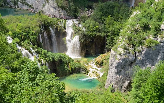 As cachoeiras nos Lagos Plitvice, na Croácia Lagos de Plitvice, na Croácia