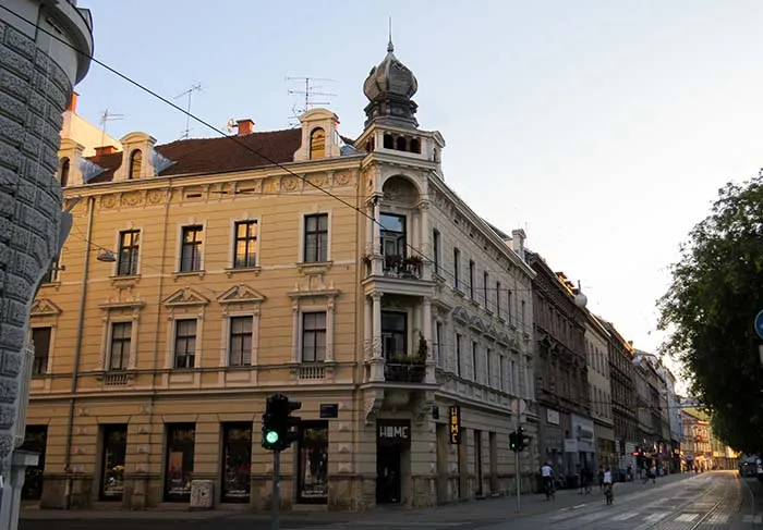 Um prédio e a arquitetura de Zagreb, Croacia centro da cidade de Zagreb, na Croácia