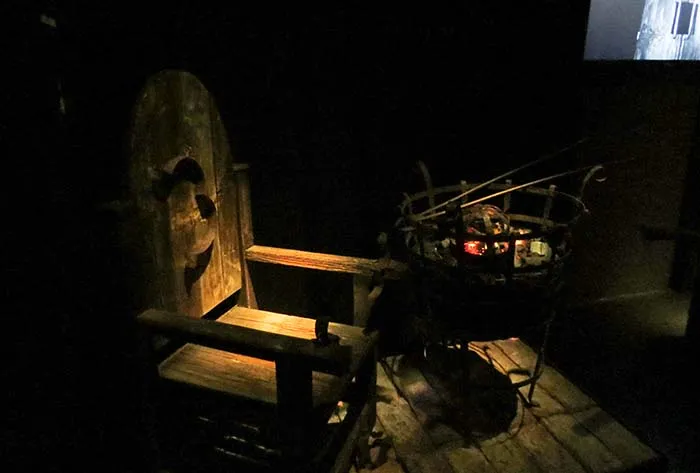 uma cadeira no Museu da Tortura em Zagreb, Croácia Museu da Tortura