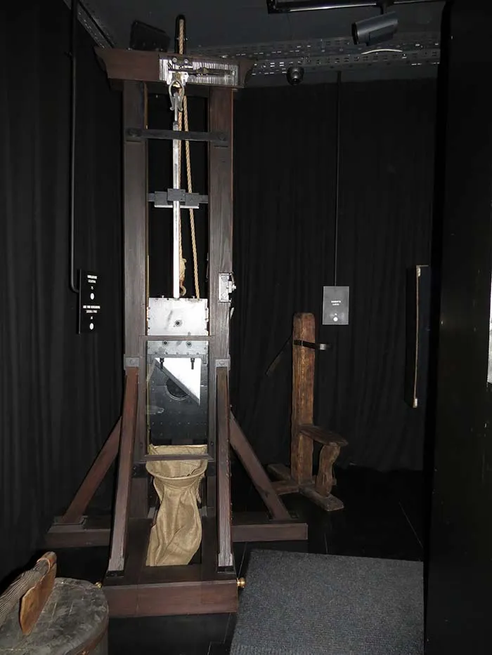 Guilhotina, no Museu da Tortura em Zagreb, Croácia Museu da Tortura