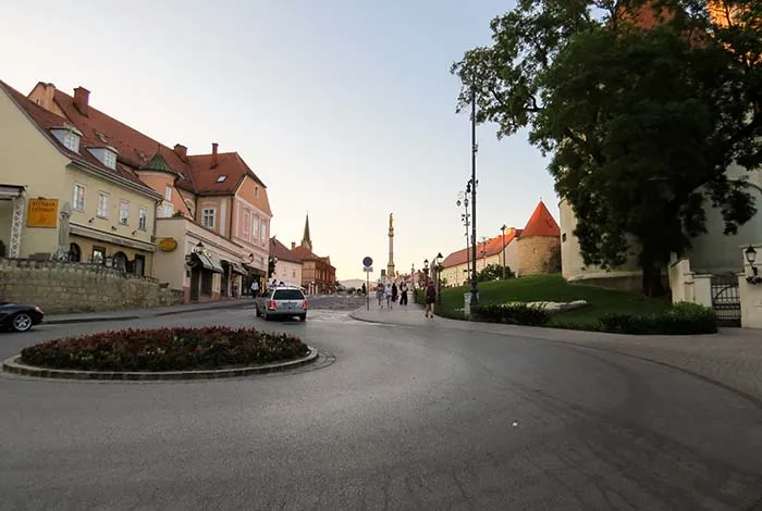 Palácio do Arcebispo, em Zagreb, Croacia ZAGREB-A-CAPITAL-DA-CROÁCIA