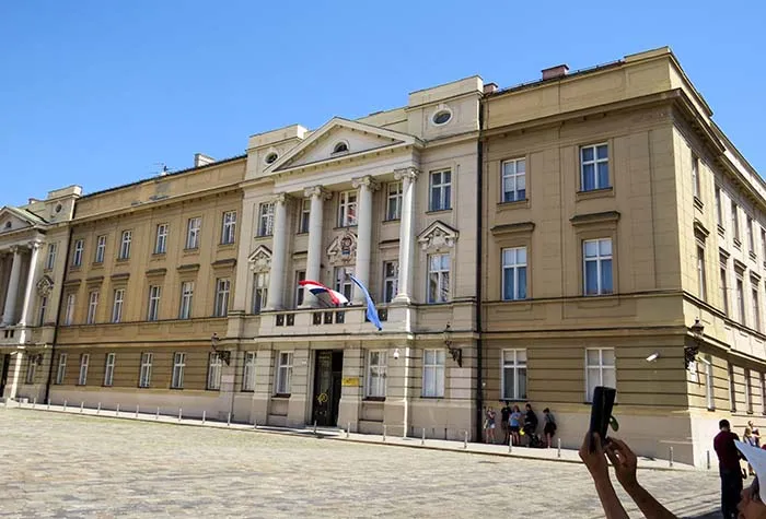 Fachada do Parlamento croata, em Zagreb, Croácia Parlamento croata, em Zagreb, Croácia