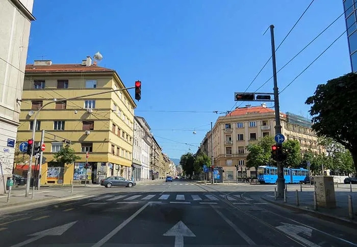 Uma das ruas de Zagreb, Croacia Zagreb, capital da croácia