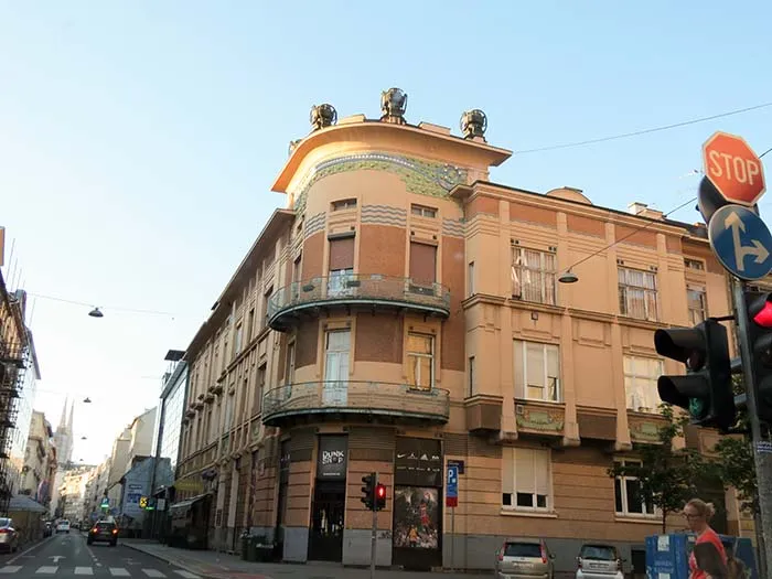prédio na esquina de Zagreb, Croacia centro da cidade de Zagreb, na Croácia