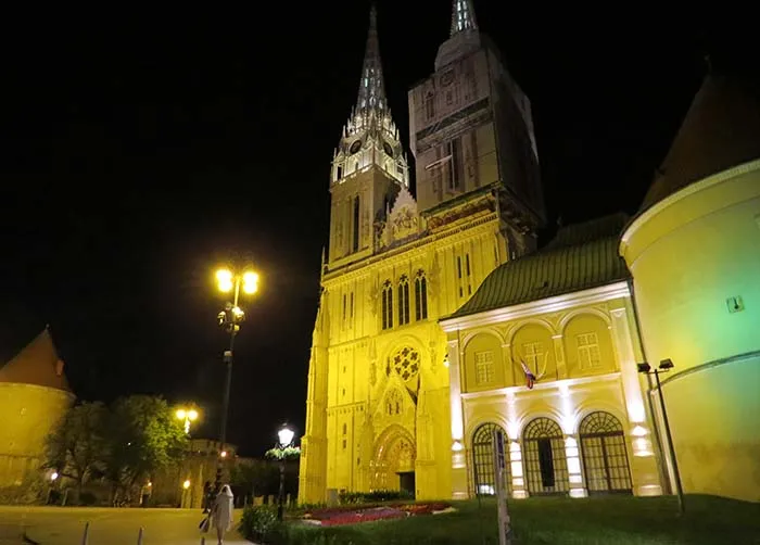 Catedral de Zagreb, Croacia ZAGREB-A-CAPITAL-DA-CROÁCIA