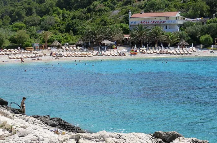 A praia em Hvar, Croacia Pláz Pokonji dol, Hvar, Croácia