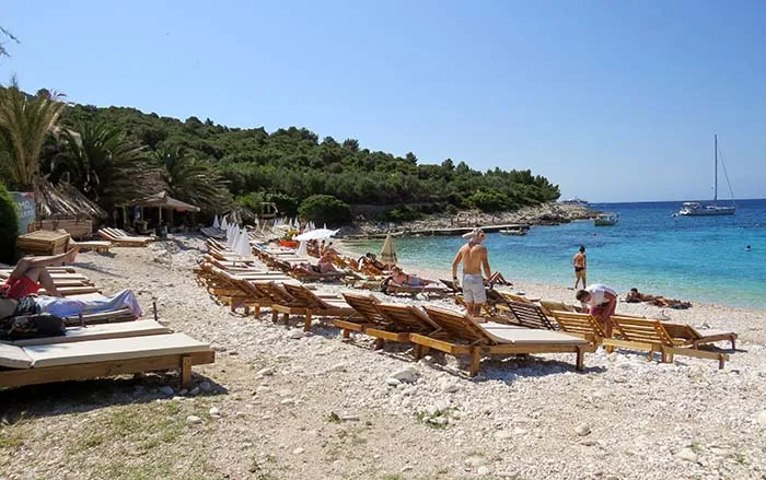 Pláz Pokonji dol em Hvar, Croacia Pláz Pokonji dol, Hvar, Croácia