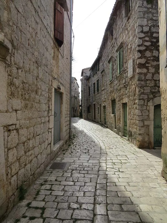 Ruas estreitas em Hvar, Croacia Stari Grad, Croácia