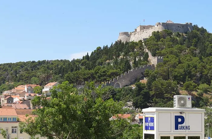 subida para a Fortica Španjola, em Hvar, Croacia Hvar, Croácia