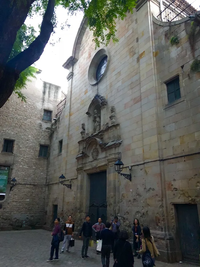 Plaza de Sant Felip Neri, no Bairro Gótico, em Barcelona