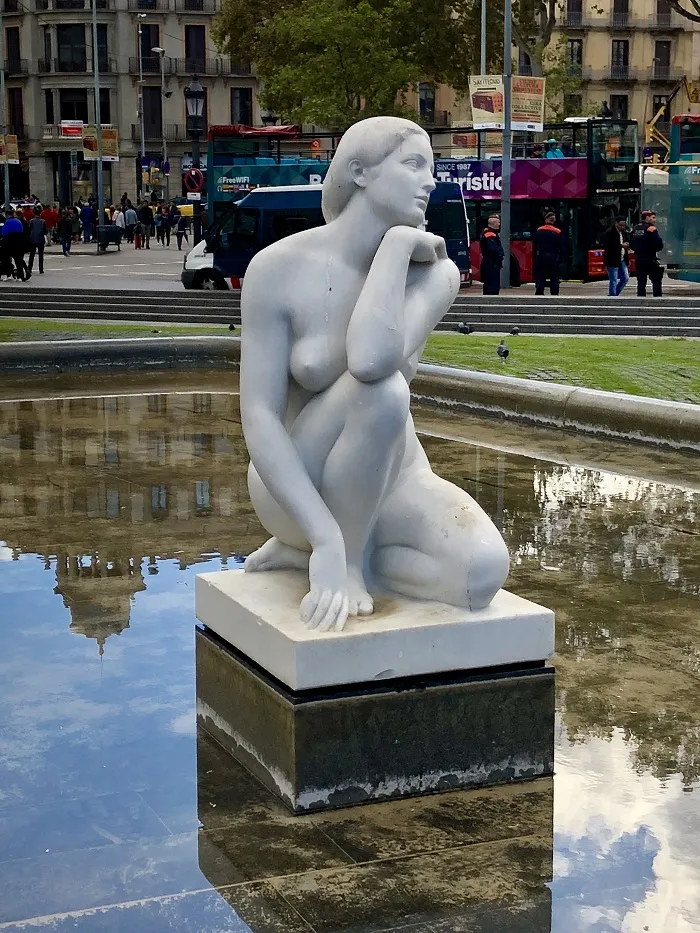 Escultura na Praça da Catalunya, em Barcelona.