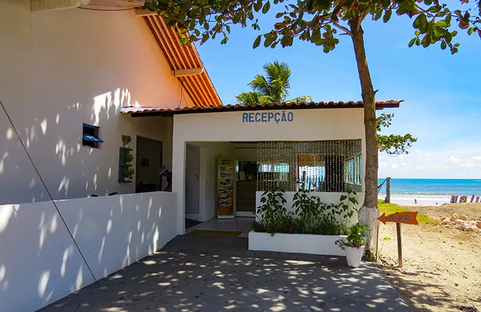 Entrada da pousada em Maracaípe, em Porto de Galinhas, em Pernambuco A entrada da pousada, em Maracaíbe, Pernambuco