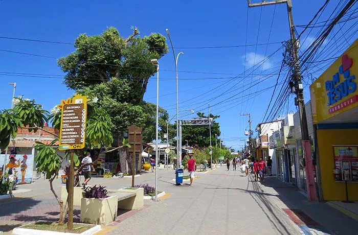 Calçadão de Porto de Galinhas, em Pernambuco Porto de Galinhas, Pernambuco
