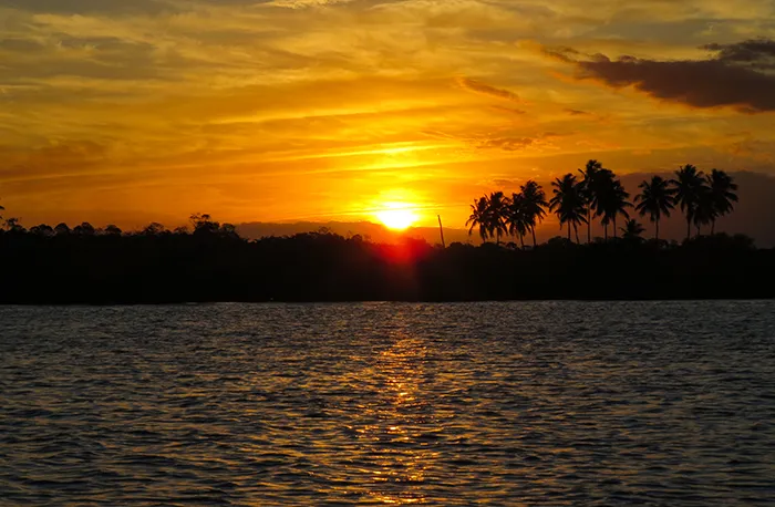 o pôr do sol em Porto de Galinhas, Pernambuco Por do sol no Pontal da Maracaípe, Pernambuco