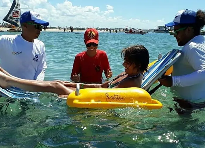 Acessibilidade em Porto de Galinhas, em Pernambuco Banho de mar, em Porto de Galinhas, Pernambuco