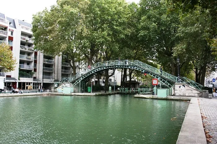 6 locações de série/filme para visitar em suas viagens 4 Canal de St. Martin, em Paris