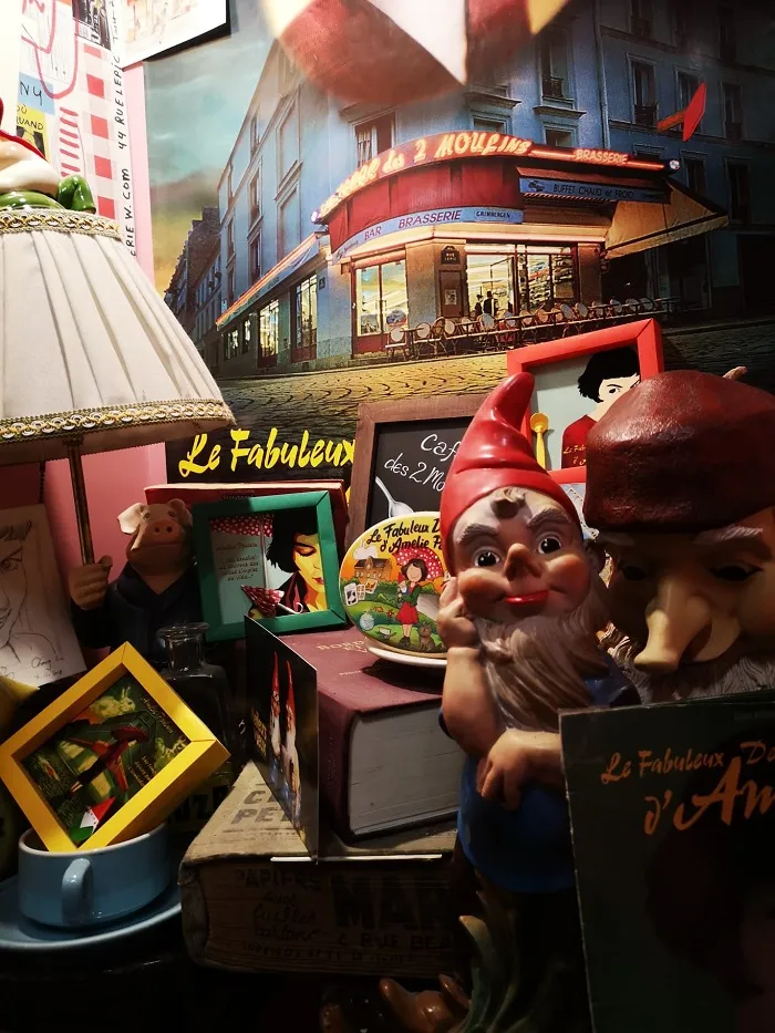 Locação do filme O fabuloso destino de Amelie Poulain, no Cafe Les 2 Moulin, em Paris, França Cafe les 2 moulins, em Paris - 6 locações de série/filme
