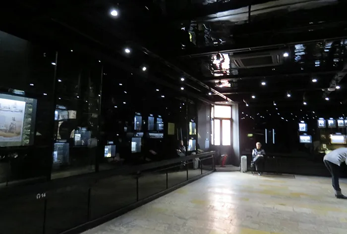 Espaço Multimídia na Casa-museu de Dostoievski, em São Petersburgo, Rússia Espaço Multimídia na Casa-museu de Dostoievski, em São Petersburgo, Rússia