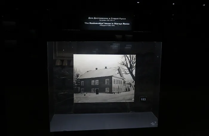 Descubra a Casa-Museu de Dostoievski em São Petersburgo: um guia completo 7 DOSTOIEVSKI 25